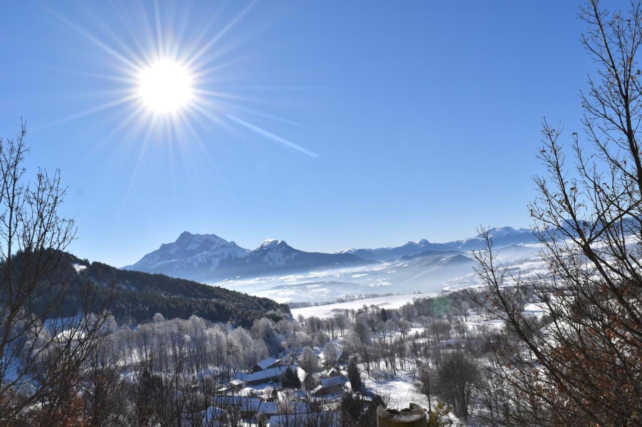 Gite Au Printemps Japonais, Petit Train De La Mure, Parc Des Ecrins Pierre-Chatel Eksteriør bilde