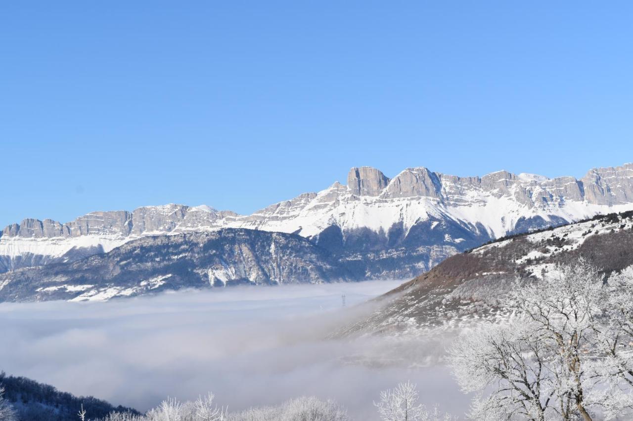 Gite Au Printemps Japonais, Petit Train De La Mure, Parc Des Ecrins Pierre-Chatel Eksteriør bilde