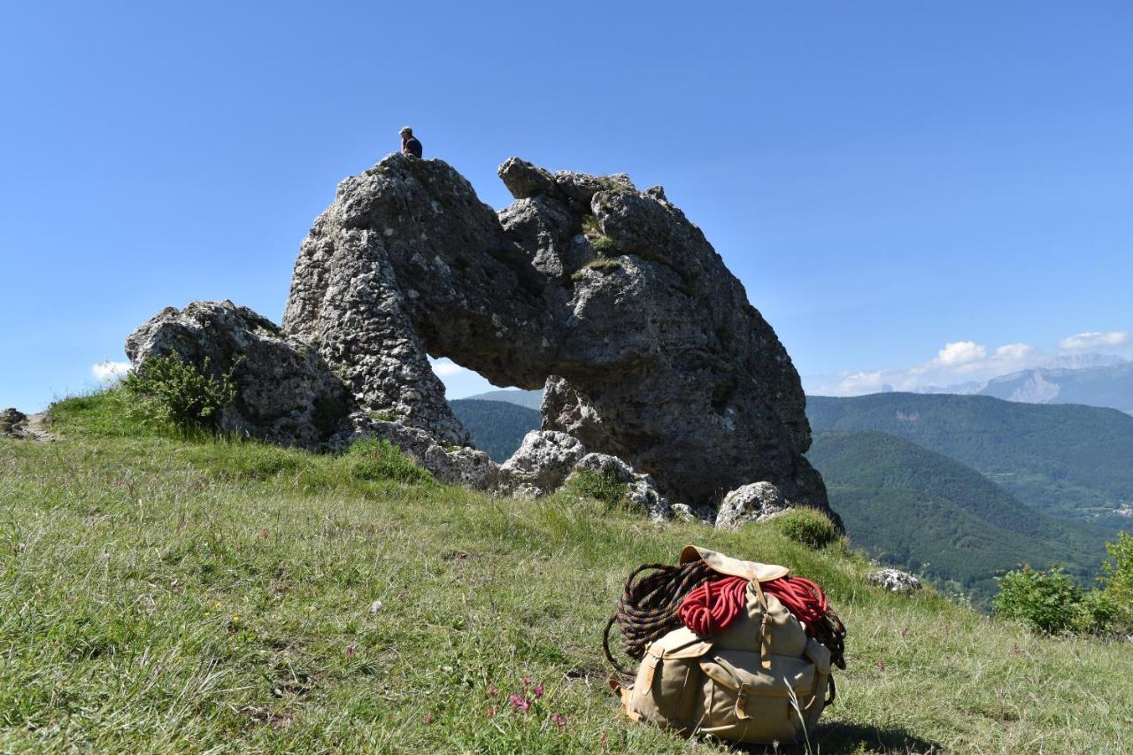 Gite Au Printemps Japonais, Petit Train De La Mure, Parc Des Ecrins Pierre-Chatel Eksteriør bilde